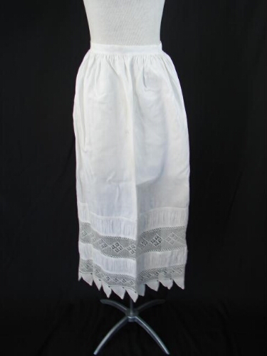 Apron with lace and ruching