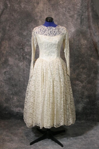Cream Chantilly Lace Wedding Dress