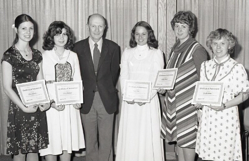 Students accepting award